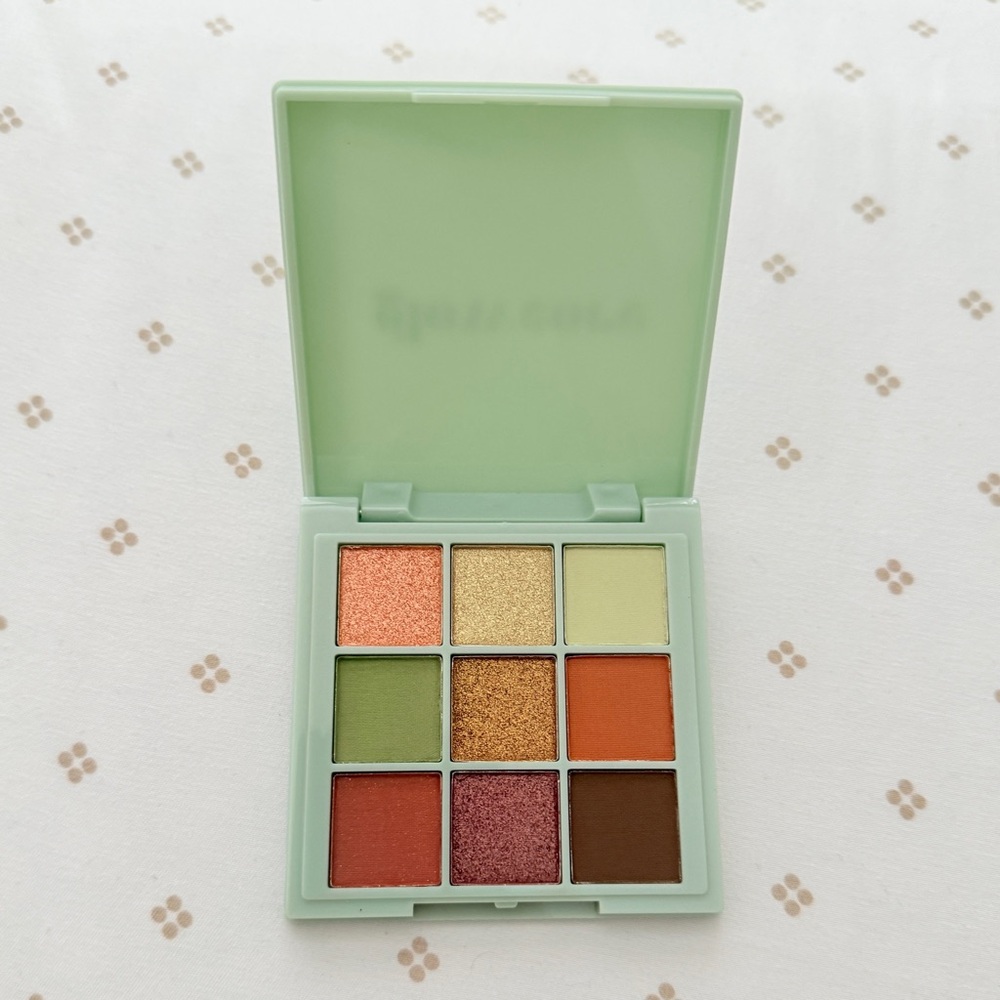 GLOWCORE MYSTIC EARTH EYESHADOW PALETTE